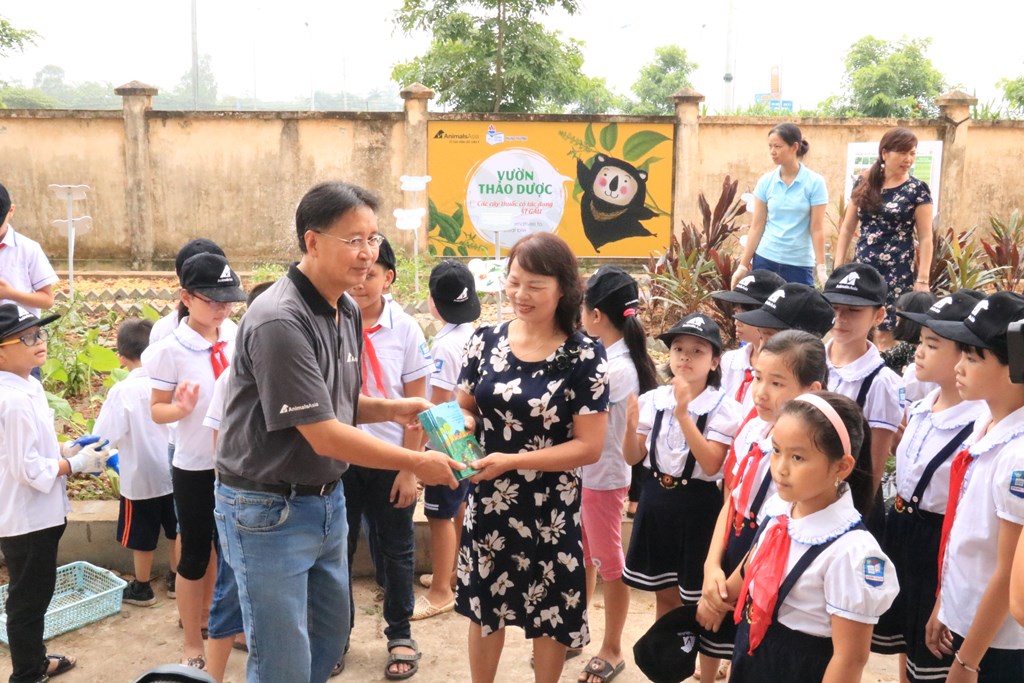 Khởi[-]động[-]trồng[-]c&aacute;c[-]c&acirc;y[-]thảo[-]dược[-]thay[-]thế[-]mật[-]gấu